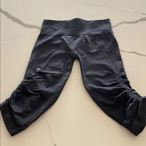 Lululemon In The Flow Crop size 6 dark gray